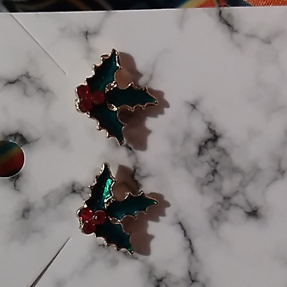Hypoallergenic earrings Christmas holly 1/2 x 1/2 inches